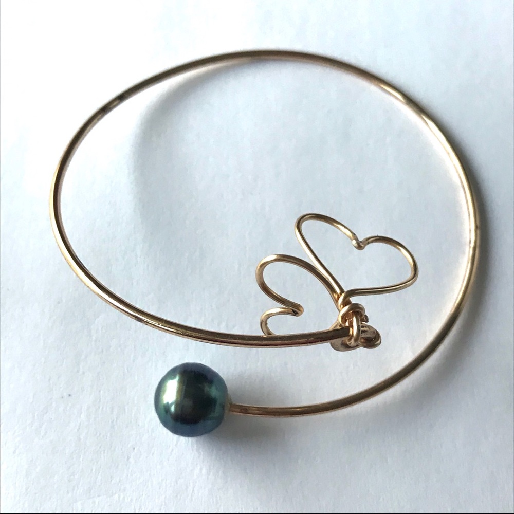 Gold Bracelet with Tahitian pearl and hearts